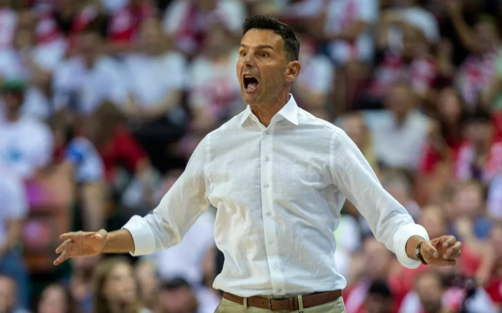 Basketball - FIBA EuroBasket 2025 - Group Phase - Slovenia v Poland - Spodek, Katowice, Poland - August 28, 2025 Poland coach Igor Milicic Grzegorz Celejewski/Agencja Wyborcza.pl via REUTERS ATTENTION EDITORS - THIS IMAGE WAS PROVIDED BY A THIRD PARTY. POLAND OUT. NO COMMERCIAL OR EDITORIAL SALES IN POLAND.