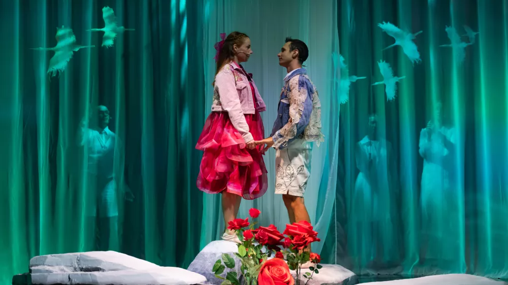 Iz predstave Snežna kraljica. F Darja &Scaron;travs Tisu