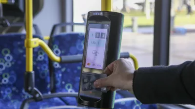 - 29.11.2023 &ndash; Ljubljanski potni&scaron;ki promet (LPP) - predstavitev nove digitalne re&scaron;itve - plačevanje avtobusnih vozovnic s plačilnimi karticami na mestnih in medkrajevnih linijah - //FOTO: Luka Cjuha