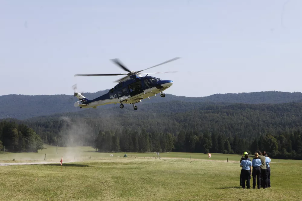 28.8.2025 - Policija - Policijski helikopter -  policijski kamp za srednje&scaron;olceFoto: Luka Cjuha