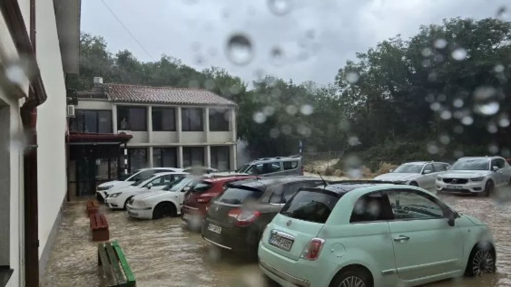 O&Scaron; Dekani poplava