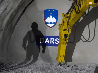 simbolična fotografija DARS18.3.2024 - predor Karavanke - dogodek ob preboju vzhodne cevi avtocestnega predora Karavanke, nagovor bo imel predsednik vlade Robert Golob, dogodka se bo udeležila tudi ministrica za infrastrukturo Alenka Bratu&scaron;ekFoto: Luka Cjuha