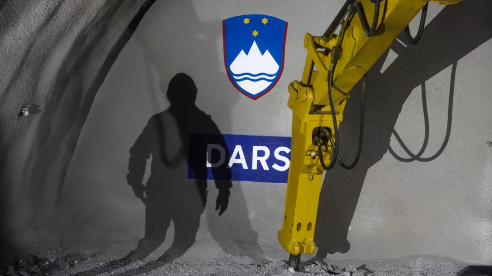simbolična fotografija DARS18.3.2024 - predor Karavanke - dogodek ob preboju vzhodne cevi avtocestnega predora Karavanke, nagovor bo imel predsednik vlade Robert Golob, dogodka se bo udeležila tudi ministrica za infrastrukturo Alenka Bratu&scaron;ekFoto: Luka Cjuha