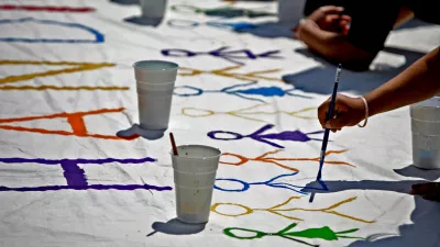 - ilustrativna fotografija - otroci, otro&scaron;tvo, risanje, medčlove&scaron;ki odnosi, čopič, roka.- 6. mednarodni festival za otroke s posebnimi potrebami Igraj se z mano 2012 - //FOTO: Bojan Velikonja