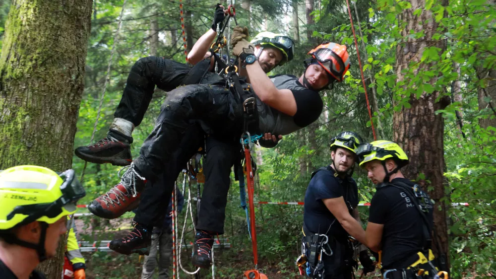 Re&scaron;evalne ekipe iz Slovenije in tujine so se pomerile v različnih izzivih