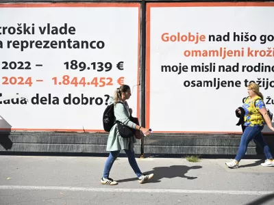 plakatna mesta, obcestni oglasi, protivladni plakati, oglas25.08.2025 - Plakati proti delovanju vlade Roberta Goloba. Foto: Nik Erik Neubauer 
