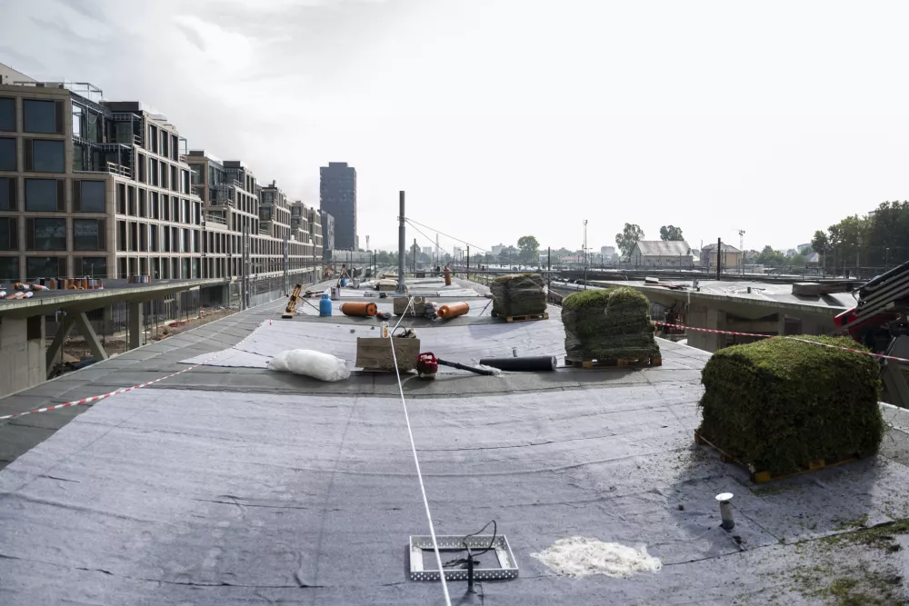 Nadgrajena železni&scaron;ka postaja bo imela sedem novih peronov z nadstre&scaron;ki