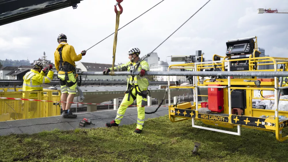 Nadgrajena železni&scaron;ka postaja bo imela sedem novih peronov z nadstre&scaron;ki