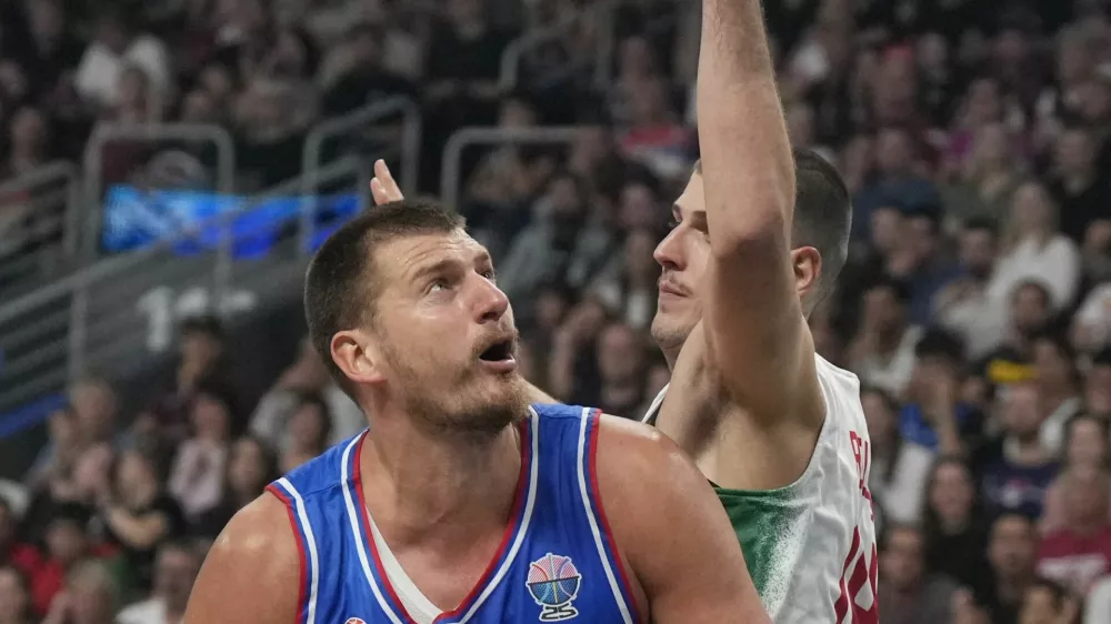 Basketball - FIBA EuroBasket 2025 - Group Phase - Portugal v Serbia - Xiaomi Arena, Riga, Latvia - August 29, 2025 Serbia's Nikola Jokic in action with Portugal's Daniel Relvao REUTERS/Ints Kalnins