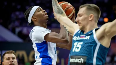 Basketball - FIBA EuroBasket 2025 - Group Phase - France v Slovenia - Spodek, Katowice, Poland - August 30, 2025 France's Bilal Coulibaly in action Agencja Wyborcza.pl via REUTERS/Grzegorz Celejewski THIS IMAGE HAS BEEN SUPPLIED BY A THIRD PARTY. POLAND OUT. NO COMMERCIAL OR EDITORIAL SALES IN POLAND.