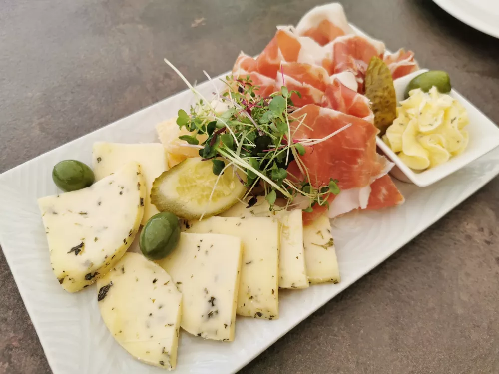 Narezek, Gostilna Jasna Kranjska Gora