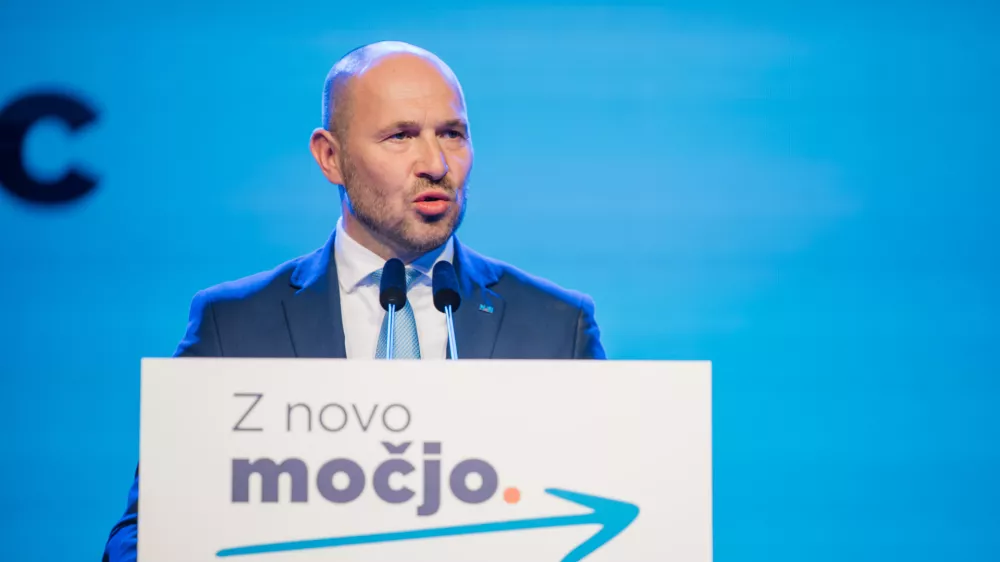 Polzela, Sportna dvorana Polzela.Volilni kongres NSi, na katerem so za novega predsednika stranke izvolili Jerneja Vrtovca.Novoizvoljeni predsednik stranke NSi Jernej Vrtovec. / Foto: Bostjan Podlogar/sta