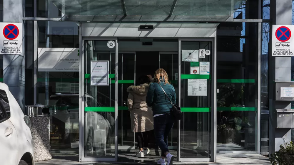 Delodajalci proti objavi kr&scaron;iteljev, opozarjajo, da lahko pride do zlorab