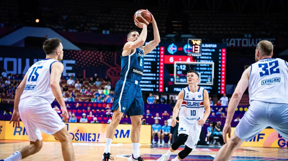 Aleksej Nikolić, Slovenija, Islandija