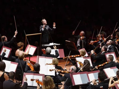 Daniel Harding, eden najbolj iskanih dirigentov dana&scaron;njega časa, skupaj s svetovno znanim Orkestrom Nacionalne akademije Sv. Cecilije iz Rima.