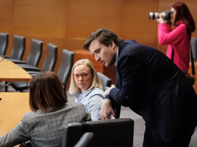 Ljubljana, DZ.Zadnji dan redne seje DZ, na kateri so obravnavali predlog o spremembah zakona o evidencah na podrocju dela in socialne varnosti ter predlog zakona o pomoci pri prostovoljnem koncanju zivljenja.Poslanec Svobode Lenart Zavbi.