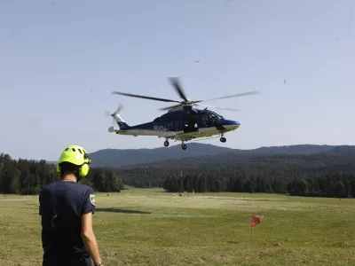 28.8.2025 - Policija - Policijski helikopter -  policijski kamp za srednje&scaron;olceFoto: Luka Cjuha