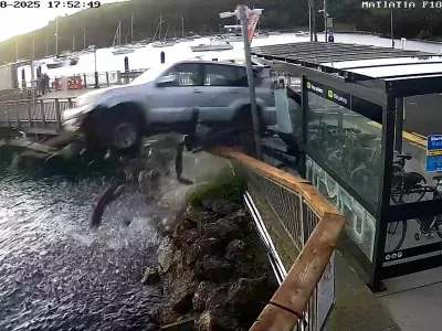 Upokojenka je s svojim &scaron;portnim terencem poletela v morje.