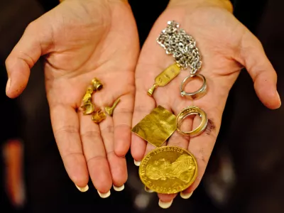zlatarna - zlatarstvo - zlato - prodaja - odkup zlata - srebro - žlahtne kovine - nakit    //FOTO: Tomaž Zajel&scaron;nik