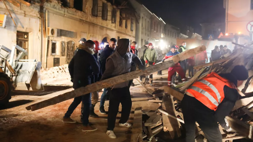 Petrinja- 29.12.2020 &ndash; Hrva&scaron;ka - ru&scaron;ilni potres z magnitudo 6,3 na območju Petrinje jugovzhodno od Zagreba, ki je zahteval sedem smrtnih žrtev, med njimi tudi 12-letno deklico &ndash; //FOTO: Bojan Velikonja / Foto: Bojan Velikonja