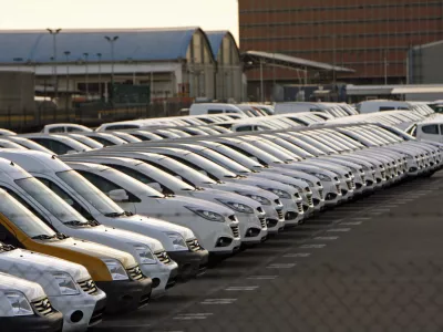 avtomobilski terminal - avtomobili- 2.9.2013 - Luka Koper, pristani&scaron;ki in logistični sistem, d.d., mednarodno tovorno koprsko pristani&scaron;če,//FOTO: Tomaž Skale