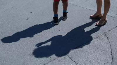 - simbolična fotografija - otroci in star&scaron;i - - 01.09.2016 - Prvi &scaron;olski dan v novem &scaron;olskem letu 2016/17 - okoli 175.000 osnovno&scaron;olcev, od tega prvič &scaron;olski prag prestopilo 22.293 prvo&scaron;olcev, kar je največja generacija prvo&scaron;olčkov v zadnjih 19 letih - prvo&scaron;olci - osnovno&scaron;olci - &scaron;olstvo -   ..//FOTO: Maja Marko