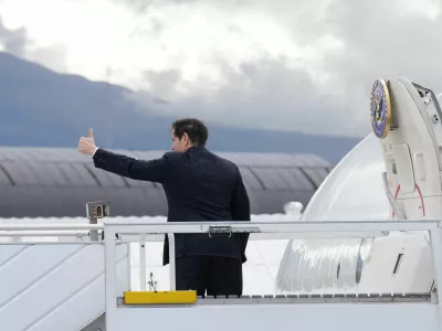 Secretary of State Marco Rubio boards his plane on departure from Quito, Ecuador, Thursday, Sep. 4, 2025. Jacquelyn Martin/Pool via REUTERS