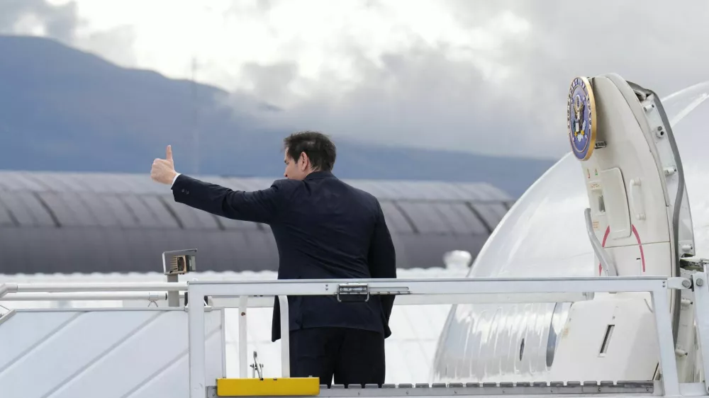 Secretary of State Marco Rubio boards his plane on departure from Quito, Ecuador, Thursday, Sep. 4, 2025. Jacquelyn Martin/Pool via REUTERS