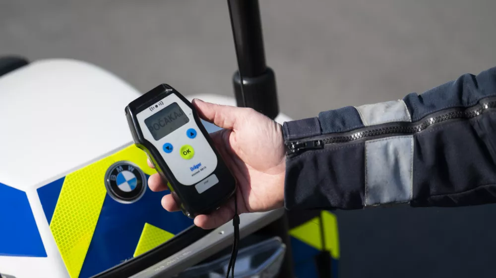 prometni nadzorpolicija - simbolična fotografijaprometna policijavarnost v prometupolicija na motorjihmotoristična policijaprehitri voznikiavtocestna policijaalkotestalkohol v prometu08.04.2025 Policijski nadzor, počivali&scaron;če PovodjeFOTO: Nik Erik Neubauer