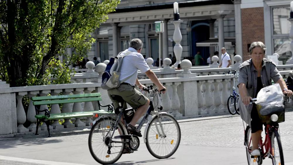 Tromostovje, kolesar, kolesarji, Ljubljana   //FOTO: Tomaž Zajel&scaron;nik