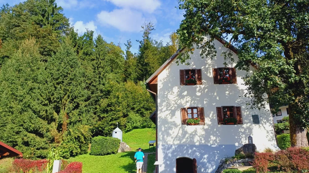 Poklon najvi&scaron;je stoječemu državnemu spomeniku