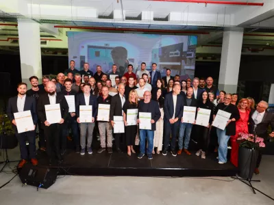 TAB d.d., Prevalje, 79. maj 2025 &ndash; Koro&scaron;ka je danes bogatej&scaron;a za 7 zlatih, 8 srebrnih, 2 bronasti, 3 prebojne invencije in 6 zahval za prispevek k razvoju družbe in Koro&scaron;ke regije, ki jih je GZS &ndash; Koro&scaron;ka gospodarska zbornica podelila v inovativnem okolju in partnerstvu z izjemno koro&scaron;ko družbo TAB d.d. in ob boku z nacionalnimi partnerji Ministrstvom za gospodarstvo, turizem in &scaron;port, Ministrstvom za visoko &scaron;olstvo, znanost in inovacije, ter njunima agencijama SPIRIT Slovenija in ARIS.