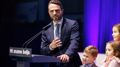 Skofja Loka, Sportna dvorana Trata.Kongres NSi.Kongres NSi je danes dosedanjemu predsedniku Mateju Toninu z 235 glasovi za podelil se en dvoletni mandat na celu NSi. 