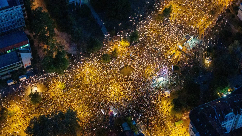 A drone view shows anti-government protestors lighting mobile phones flashlights and demand accountability over corruption scandals and alleged abuses of power across country, in Novi Sad, Serbia, September 5, 2025. REUTERS/Djordje Kojadinovic