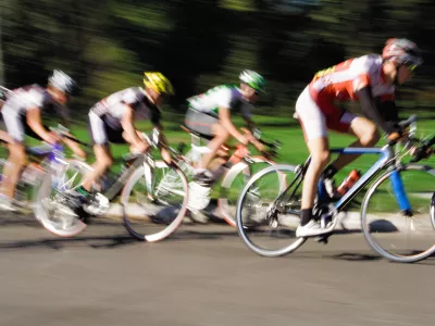 Kot se razlikujejo dosežki kolesarjev, tako se razlikujejo njihovi zaslužki. / Foto: Istock