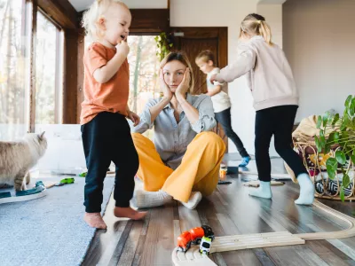 Včasih se morda res počutimo, kot da smo sredi direndaja. / Foto: Istock