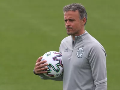 FILED - 22 June 2021, Spain, Las Rozas: Spanish National team coach Luis Enrique walks across the pitch during a training session of the team, ahead of Wednesday's UEFA Euro 2020 Group E soccer match against Slovakia. Photo: Cezaro de Luca/dpa