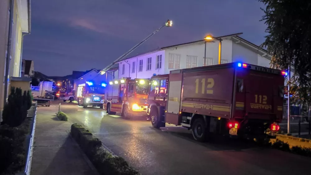 06 September 2025, Baden-W&uuml;rttemberg, Lauchringen: German firefighters are seen at the supermarket, where two people were seriously injured after its roof collapsed. At least two other people suffered minor injuries, according to the police. Photo: Stein/dpa
