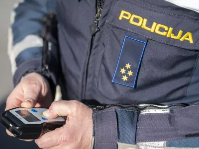 prometni nadzorpolicija - simbolična fotografijaprometna policijavarnost v prometupolicija na motorjihmotoristična policijaprehitri voznikiavtocestna policijaalkotestalkohol v prometu08.04.2025 Policijski nadzor, počivali&scaron;če PovodjeFOTO: Nik Erik Neubauer