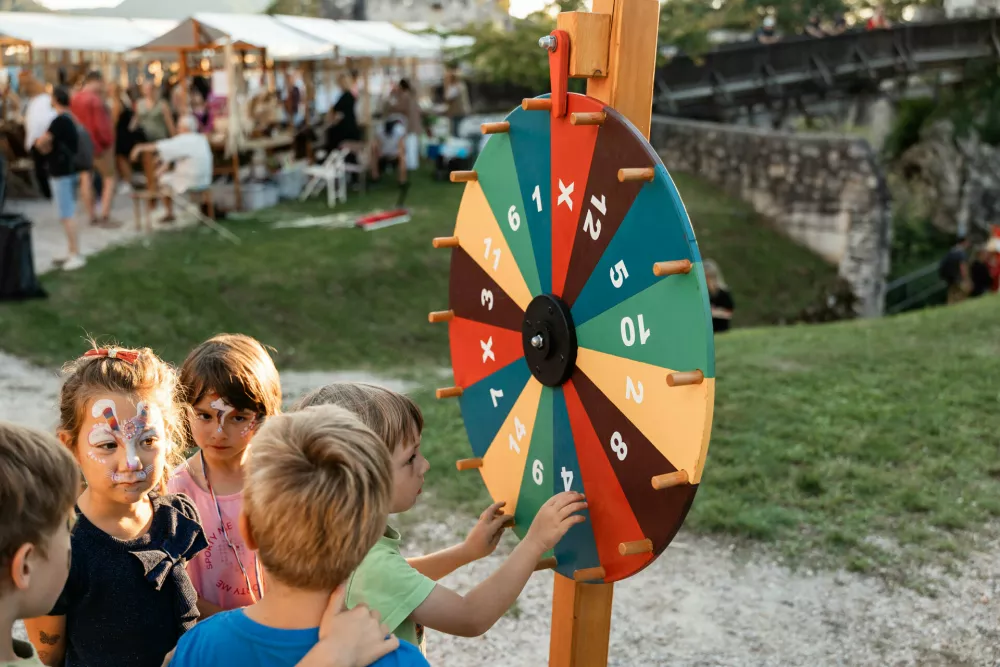 Največji srednjeve&scaron;ki grad obiskalo 22.000 turistov