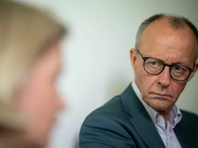 06 September 2025, North Rhine-Westphalia, Essen: German Chancellor Friedrich Merz (R) listens to the head of radiology during a tour of the Alfried Krupp Hospital. Photo: Fabian Strauch/dpa-Pool/dpa