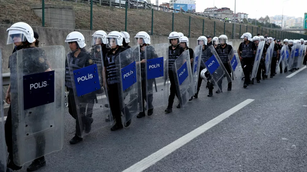 Riot police walk outside the Istanbul provincial office of the main opposition Republican People's Party (CHP), as CHP supporters gather near the office, after a recent court ruling that ousted the CHP's Istanbul provincial leadership, in Istanbul, Turkey, September 8, 2025. REUTERS/Dilara Acikgoz