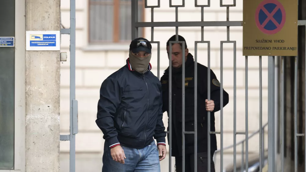 Policija Kriminal7.12.2024 Privedba treh osumljencev za mafijski umor Satka Zovka pred preiskovalnega sodnika. Okrožno sodi&scaron;če v Ljubljani. FOTO: Nik Erik Neubauer