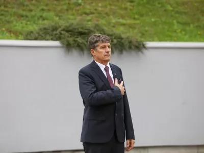 Borut Sajovic minister za obrambo8.10.2024 - prihod novoimenovanega ministra za obrambo Boruta Sajovica pred ministrstvo za obrambo in sprejem z voja&scaron;kimi častmi - ministrstvo za obramboFOTO: Luka Cjuha