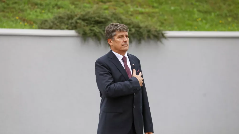 Borut Sajovic minister za obrambo8.10.2024 - prihod novoimenovanega ministra za obrambo Boruta Sajovica pred ministrstvo za obrambo in sprejem z voja&scaron;kimi častmi - ministrstvo za obramboFOTO: Luka Cjuha