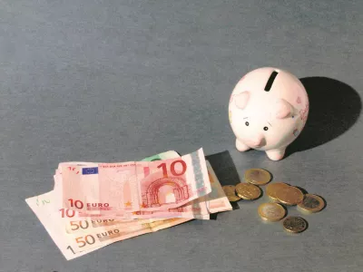 Visok proračunski primanjkljaj in poslab&scaron;ana napoved rasti