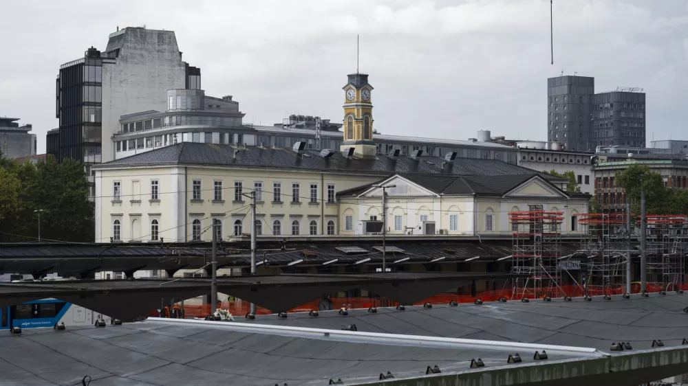 železni&scaron;ka postaja Ljubljana29.08.2025 - Ozelenjevanju nadstre&scaron;nic nad železni&scaron;kimi peroni - gradbi&scaron;če - gradnja glavne železni&scaron;ke postaja LjubljanaFoto: Nik Erik Neubauer 