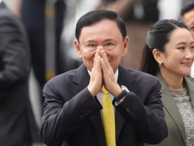 Thailand's former Prime Minister Thaksin Shinawatra, center, and his daughter and former Prime Minister Pinthongta Shinawatra, right, arrive at Supreme Court in Bangkok, Thailand, Tuesday, Sept. 9, 2025. (AP Photo/Sakchai Lalit)