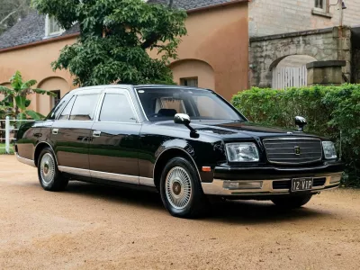 Toyota century (1967&ndash;danes): S feniksi za mir, srečo in dolgo življenje