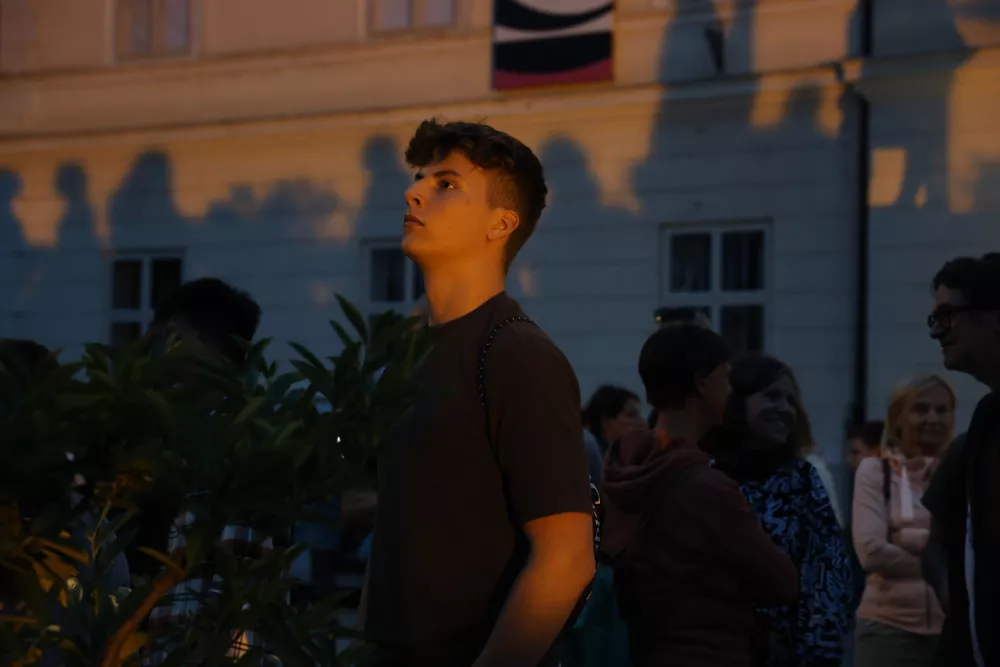 - 07.09.2025 - Krvava luna - ljudje, čakanje, opazovanje, gledanje//FOTO: Jaka Gasar / Foto: Jaka Gasar